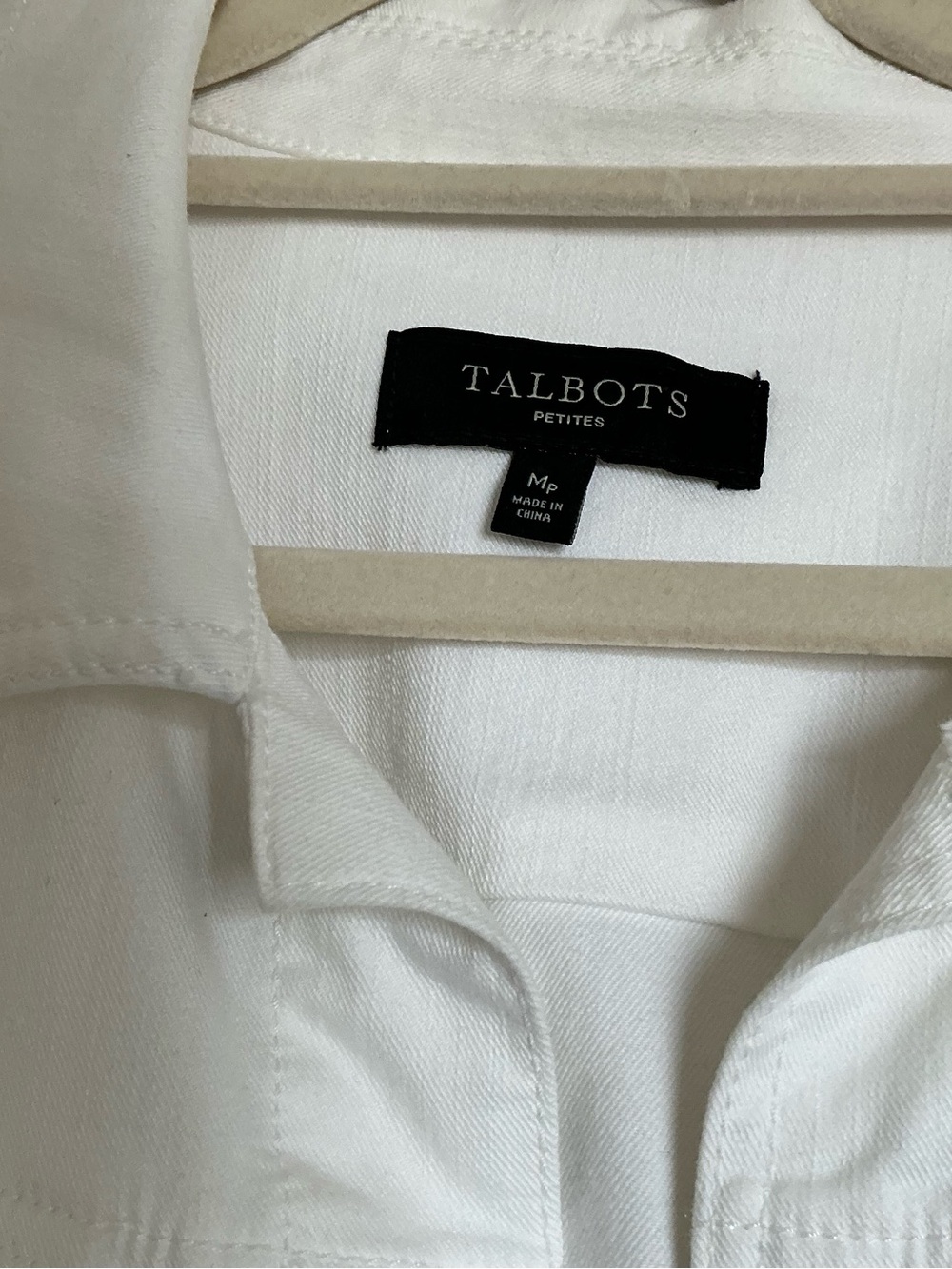 Classic Jean Jacket White, timeless staple, tailored & feminine SZ MP